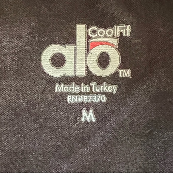 ALO Yoga Bamboo Blend Keyhole Open Back Top Tunic Drop Cinch Waist Size Medium - Picture 14 of 15